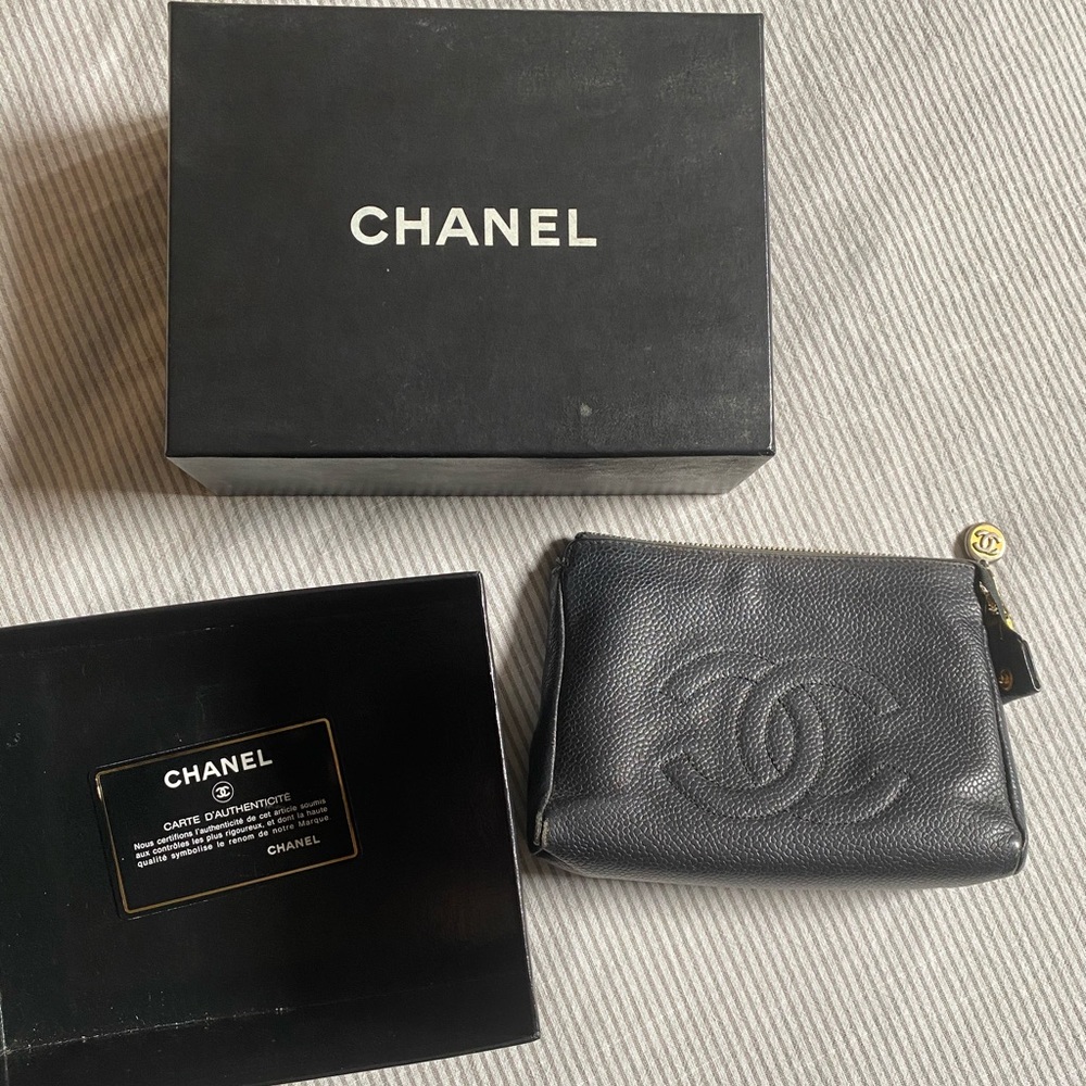 SOLD Authentic Chanel Makeup pouch - black leather - Picture 2 of 8
